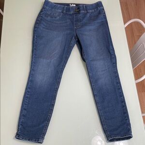 Lee Women's Classic Straight Leg pull on Blue Jeans